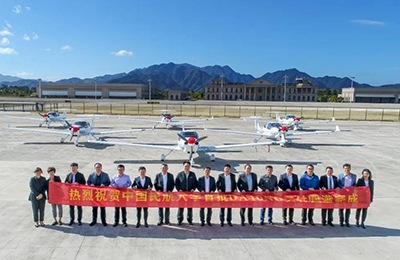 万丰奥威子公司万丰航空与中国民航大学举行飞机交付仪式
