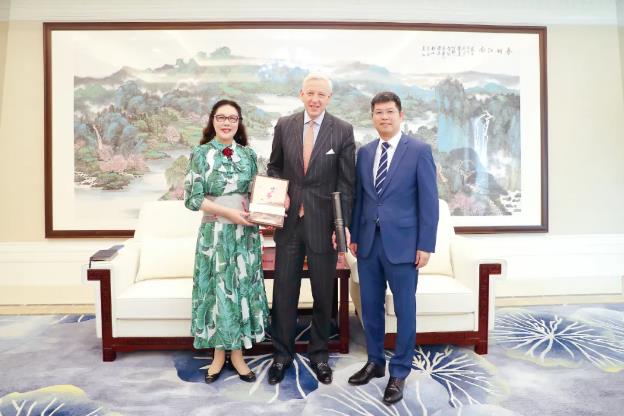 Canadian Ambassador to China Visited Wanfeng