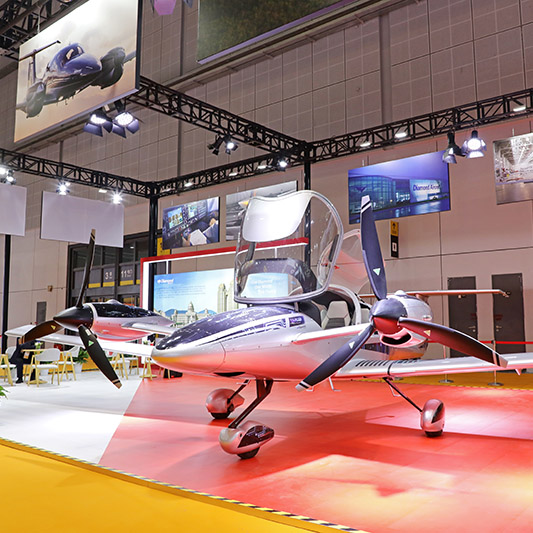 万丰钻石飞机亮相第五届中国国际进口博览会
